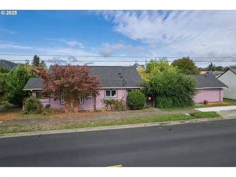 655 6th St, Myrtle Point, OR 97458