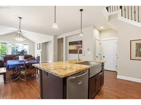Kitchen - 2481 SW 41st St, Gresham, OR 97080 photo 3 of 4