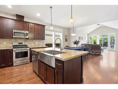 Kitchen - 2481 SW 41st St, Gresham, OR 97080 photo 1 of 4