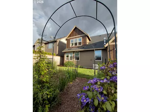 Exterior - 2481 SW 41st St, Gresham, OR 97080 photo 5 of 10