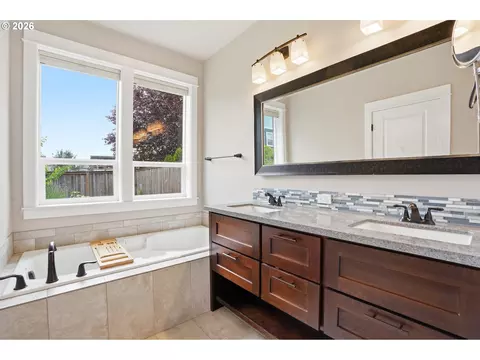 Bath - 2481 SW 41st St, Gresham, OR 97080 photo 1 of 6