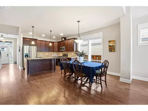Dining - 2481 SW 41st St, Gresham, OR 97080 photo 1 of 1