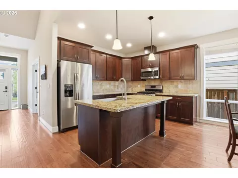 Kitchen - 2481 SW 41st St, Gresham, OR 97080 photo 2 of 4