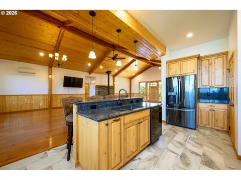 Kitchen - 1757 Riddle By Pass Rd, Riddle, OR 97469 photo 1 of 4