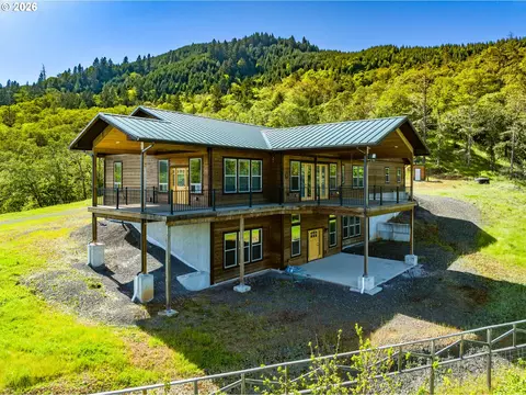 Exterior - 1757 Riddle By Pass Rd, Riddle, OR 97469 photo 2 of 6