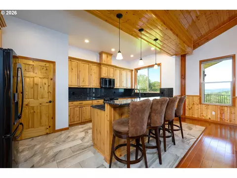 Kitchen - 1757 Riddle By Pass Rd, Riddle, OR 97469 photo 2 of 4