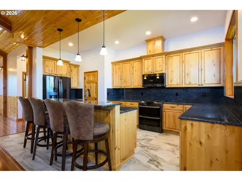 Kitchen - 1757 Riddle By Pass Rd, Riddle, OR 97469 photo 3 of 4