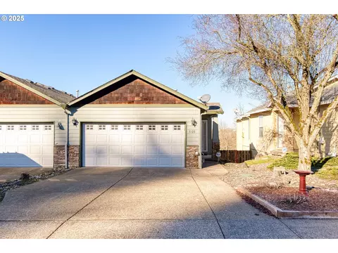 3205 NW Pacific Rim Dr, Camas, WA 98607
