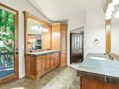 Bath - 4617 SE Honors Pl, Gresham, OR 97080 photo 2 of 3