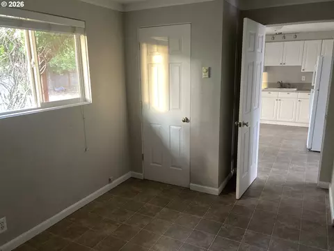 Bedroom - 3960 Virginia Ave, Springfield, OR 97478 photo 3 of 3