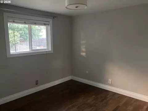 Bedroom - 3960 Virginia Ave, Springfield, OR 97478 photo 2 of 3