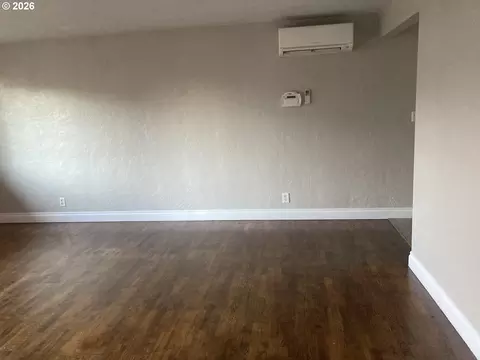 Living - 3960 Virginia Ave, Springfield, OR 97478 photo 2 of 2