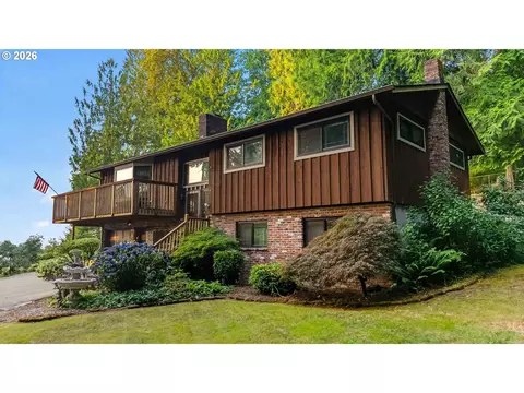 1006 Sandy Bend Rd, Castle Rock, WA 98611