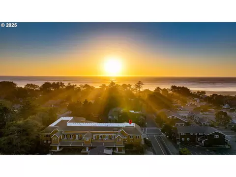 123 S Hemlock St # 201, Cannon Beach, OR 97110