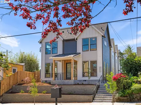 1210 SE Center St #7, Portland, OR 97202