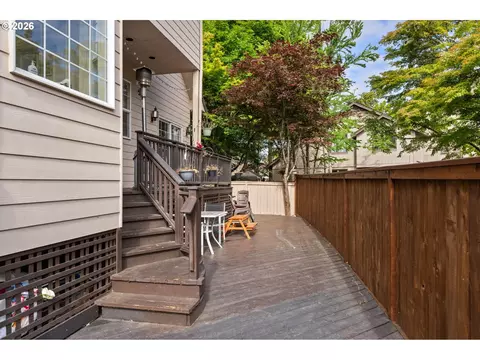 Exterior - 367 Spyglass Dr, Eugene, OR 97401 photo 6 of 8