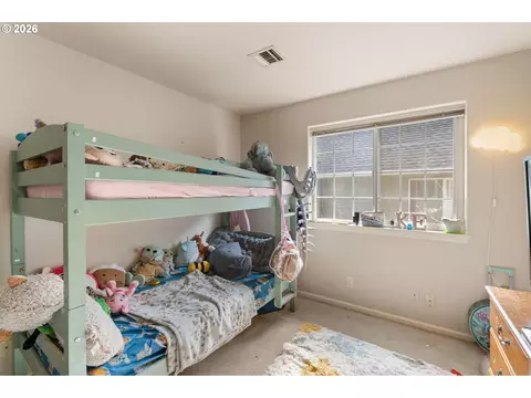 Bedroom - 367 Spyglass Dr, Eugene, OR 97401 photo 4 of 4