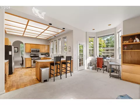 Kitchen - 367 Spyglass Dr, Eugene, OR 97401 photo 4 of 4
