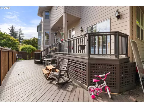 Exterior - 367 Spyglass Dr, Eugene, OR 97401 photo 5 of 8
