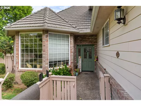 Exterior - 367 Spyglass Dr, Eugene, OR 97401 photo 3 of 8