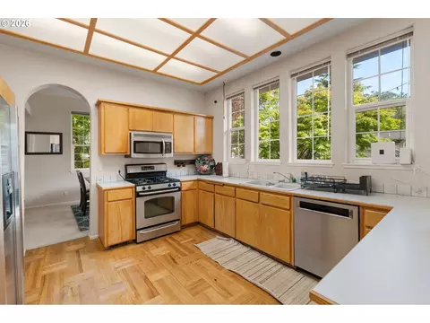 Kitchen - 367 Spyglass Dr, Eugene, OR 97401 photo 1 of 4