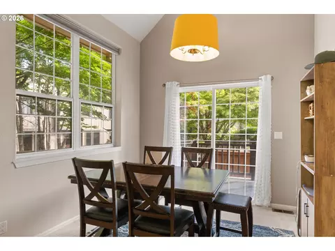 Dining - 367 Spyglass Dr, Eugene, OR 97401 photo 1 of 2