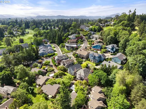 View/Area - 367 Spyglass Dr, Eugene, OR 97401 photo 4 of 5