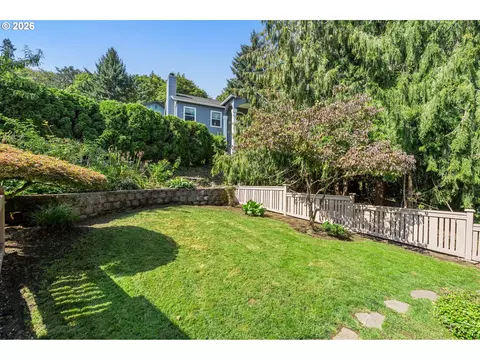 Exterior - 367 Spyglass Dr, Eugene, OR 97401 photo 10 of 11