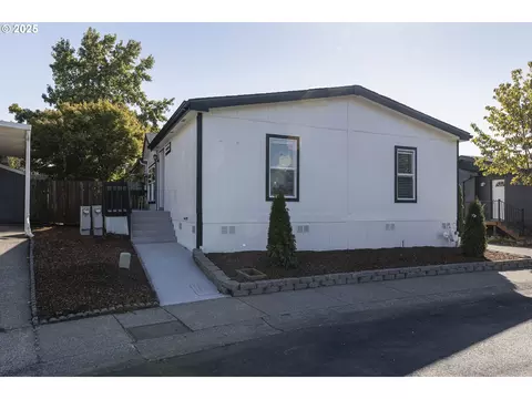 2000 Robins Ln SE #9, Salem, OR 97306