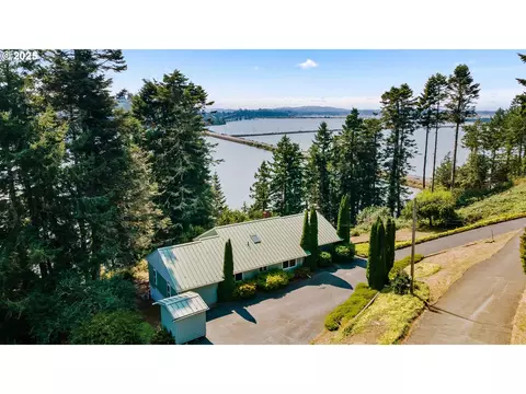 67182 W Westview Rd, North Bend, OR 97459