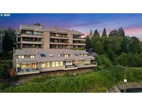 314 SE Spokane St, Portland, OR 97202