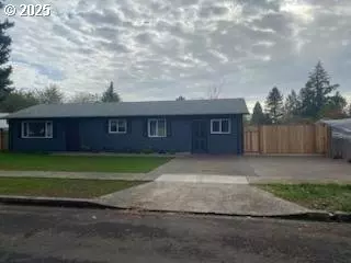 708 E Pinehurst Dr, Newberg, OR 97132