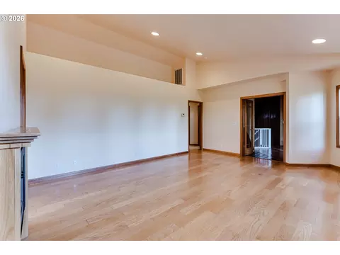 Living - 2890 Chambers St, Eugene, OR 97405 photo 1 of 10