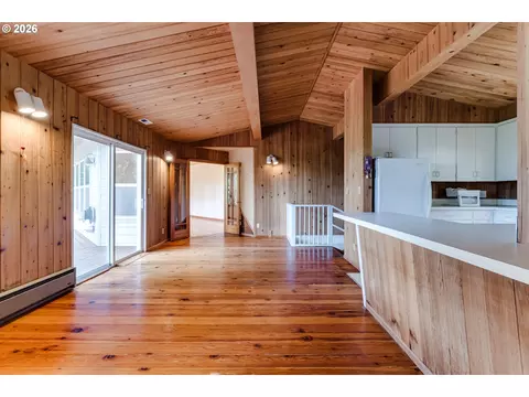 Living - 2890 Chambers St, Eugene, OR 97405 photo 8 of 10