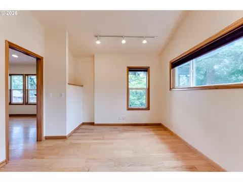 Living - 2890 Chambers St, Eugene, OR 97405 photo 5 of 10