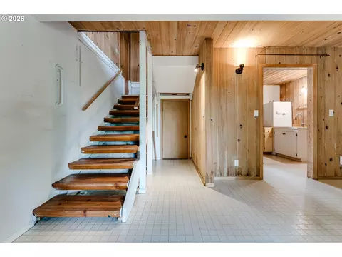 Entry Way - 2890 Chambers St, Eugene, OR 97405 photo 4 of 4