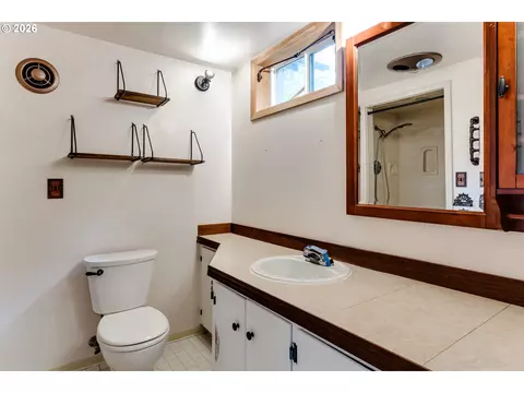 Bath - 2890 Chambers St, Eugene, OR 97405 photo 5 of 5