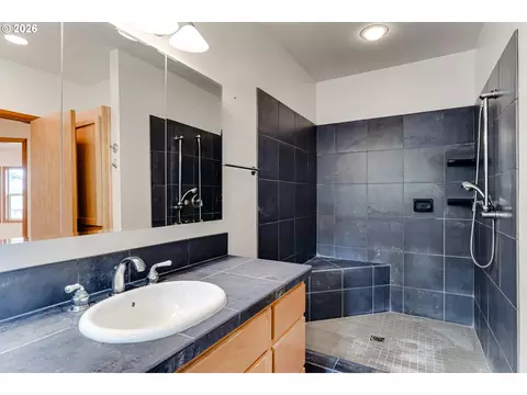 Bath - 2890 Chambers St, Eugene, OR 97405 photo 2 of 5