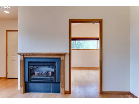 Living - 2890 Chambers St, Eugene, OR 97405 photo 4 of 10