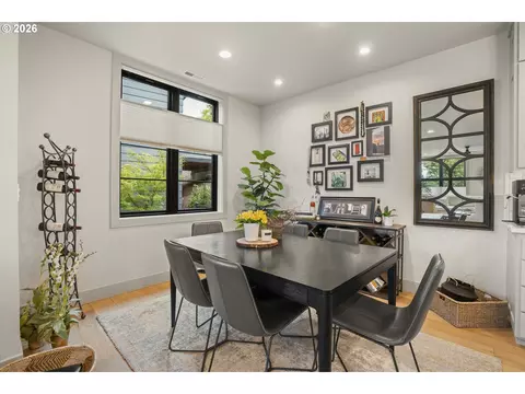 Dining - 1191 Lantern Ln, Eugene, OR 97401 photo 1 of 1