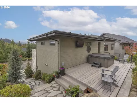 Exterior - 1191 Lantern Ln, Eugene, OR 97401 photo 3 of 14