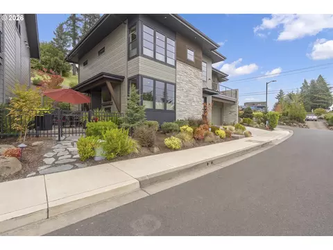 Exterior - 1191 Lantern Ln, Eugene, OR 97401 photo 10 of 14