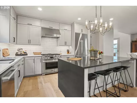 Kitchen - 1191 Lantern Ln, Eugene, OR 97401 photo 6 of 7