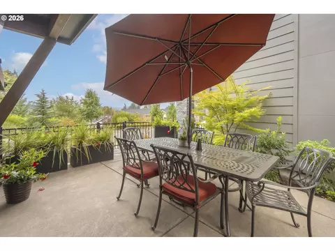 Exterior - 1191 Lantern Ln, Eugene, OR 97401 photo 7 of 14
