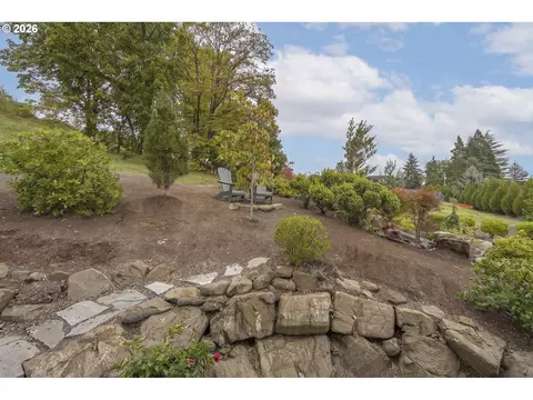 Exterior - 1191 Lantern Ln, Eugene, OR 97401 photo 6 of 14