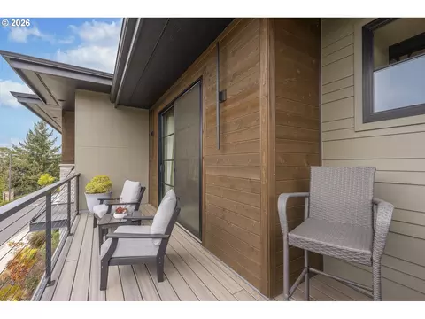 Exterior - 1191 Lantern Ln, Eugene, OR 97401 photo 12 of 14