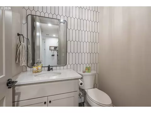 Bath - 1191 Lantern Ln, Eugene, OR 97401 photo 1 of 4