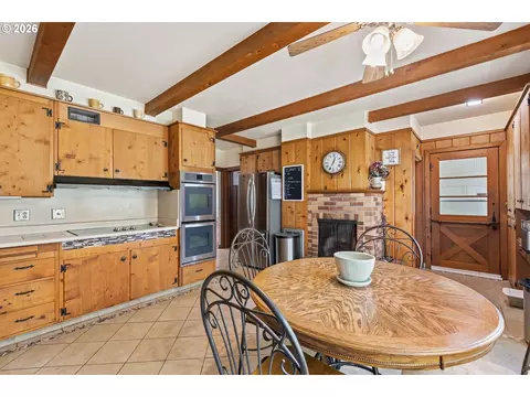 Kitchen - 1631 Glenbrook Loop Rd, Riddle, OR 97469 photo 3 of 4