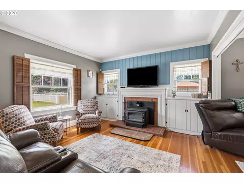Living - 1631 Glenbrook Loop Rd, Riddle, OR 97469 photo 1 of 5