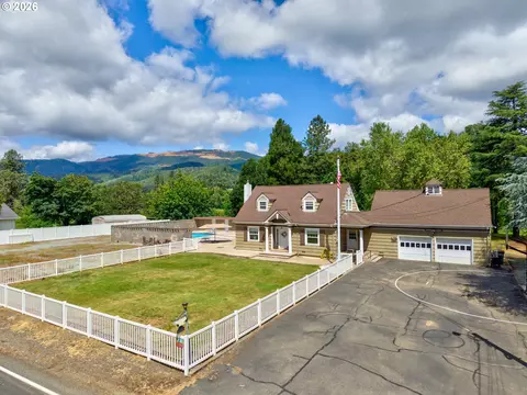Exterior - 1631 Glenbrook Loop Rd, Riddle, OR 97469 photo 9 of 13